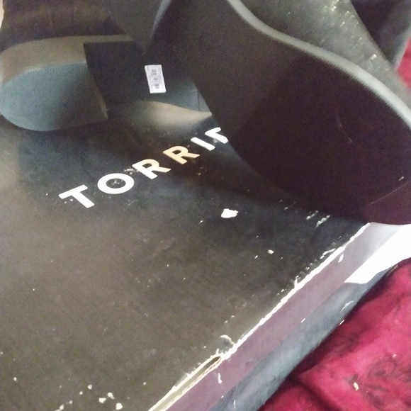 Torrid blk suade plus size 8 knee high  boots - Picture 5 of 10